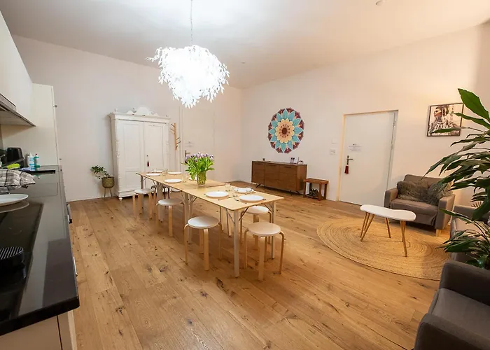 Beautiful In Bern With Parking, Massage & Meetingroom Available Апартаменты *