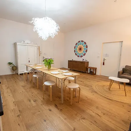 Beautiful In Bern With Parking, Massage & Meetingroom Available 아파트 *