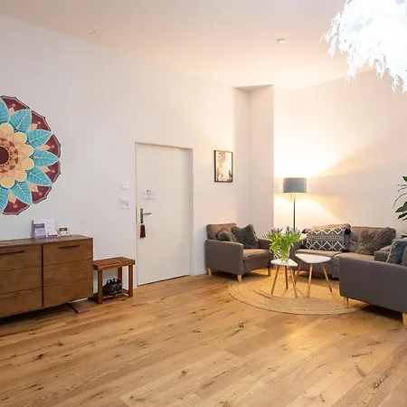 Beautiful In Bern With Parking, Massage & Meetingroom Available Остермундиген